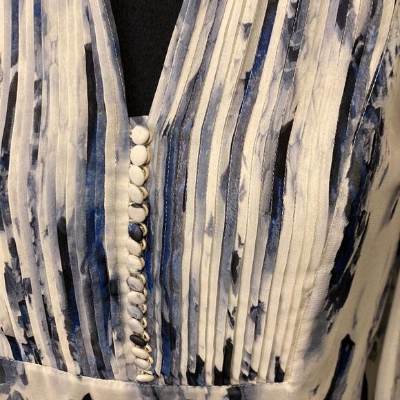 Chico’s 0 Blouse V Neck Button Down Pleated Sheer elastic cuffs side slits - Picture 2 of 6